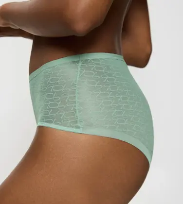 TRIUMPH SIGNATURE SHEER