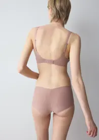 BODY MAKE-UP ILLUSION