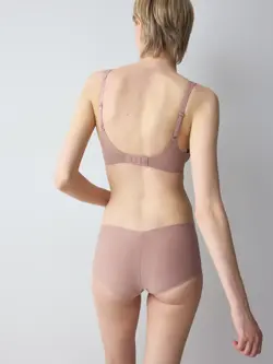 BODY MAKE-UP ILLUSION