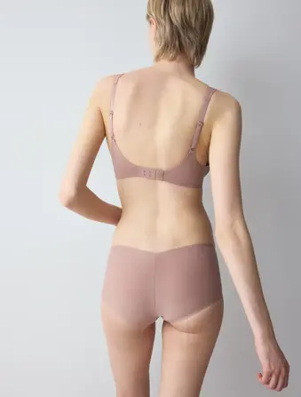 BODY MAKE-UP ILLUSION