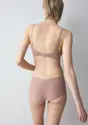 BODY MAKE-UP ILLUSION