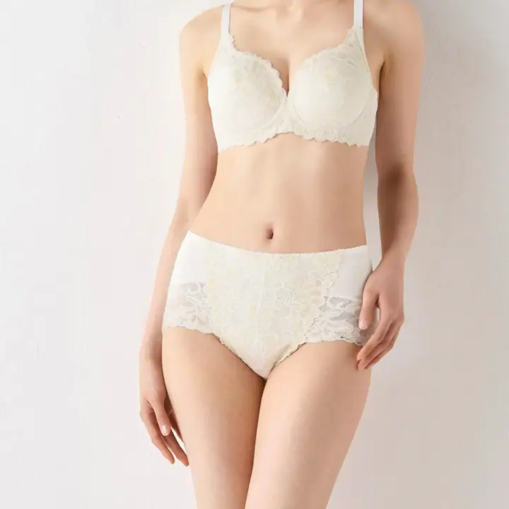 トリンプストーリー607 はきこみ深めショーツ, ホワイト, model image number 0