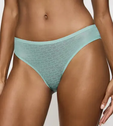 TRIUMPH SIGNATURE SHEER