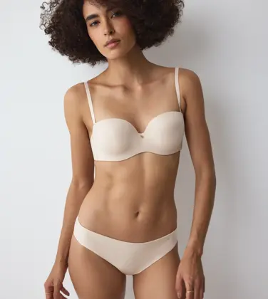 BODY MAKE-UP ESSENTIALS