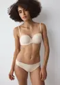 BODY MAKE-UP ESSENTIALS