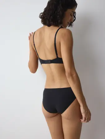BODY MAKE-UP ESSENTIALS