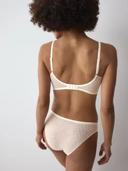 TRIUMPH SIGNATURE SHEER