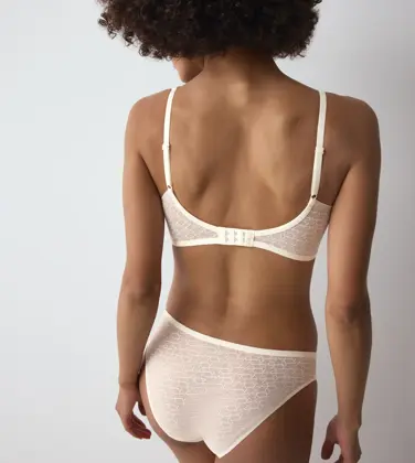 TRIUMPH SIGNATURE SHEER