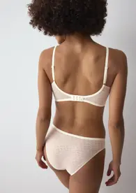 TRIUMPH SIGNATURE SHEER
