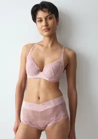 LOVE IN LACE
