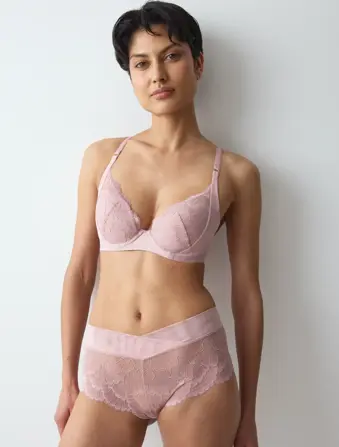 LOVE IN LACE