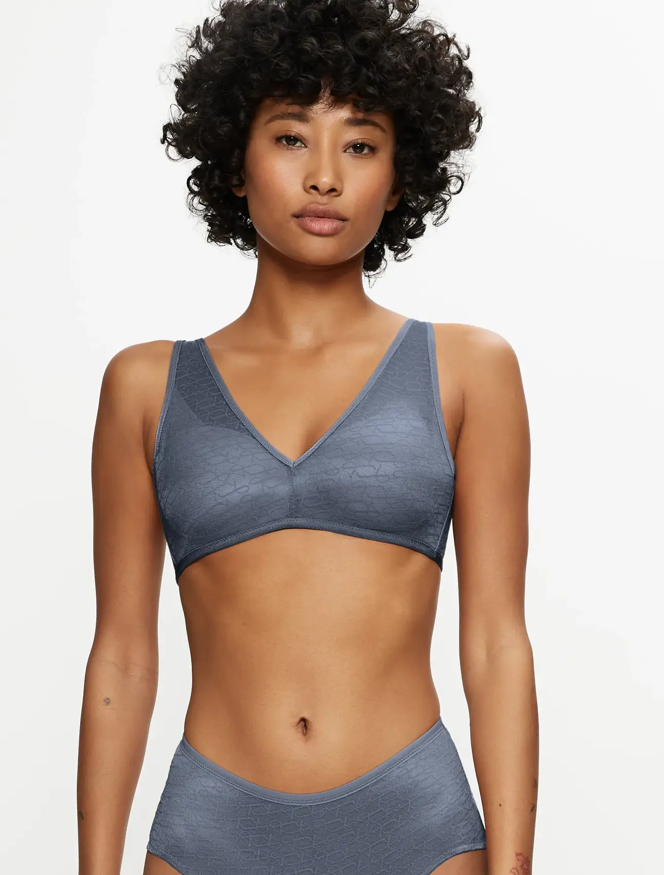 TRIUMPH SIGNATURE SHEER