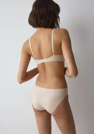 BODY MAKE-UP ESSENTIALS