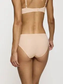 BODY MAKE-UP ESSENTIALS
