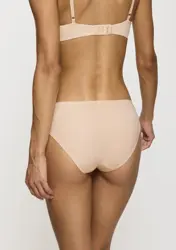 BODY MAKE-UP ESSENTIALS