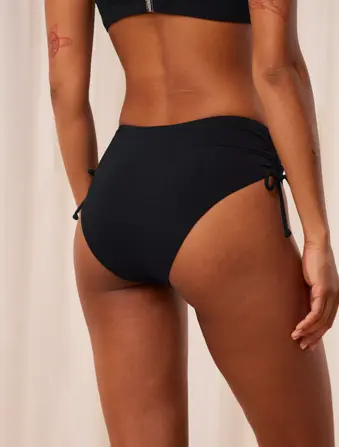 SUMMER ALLURE