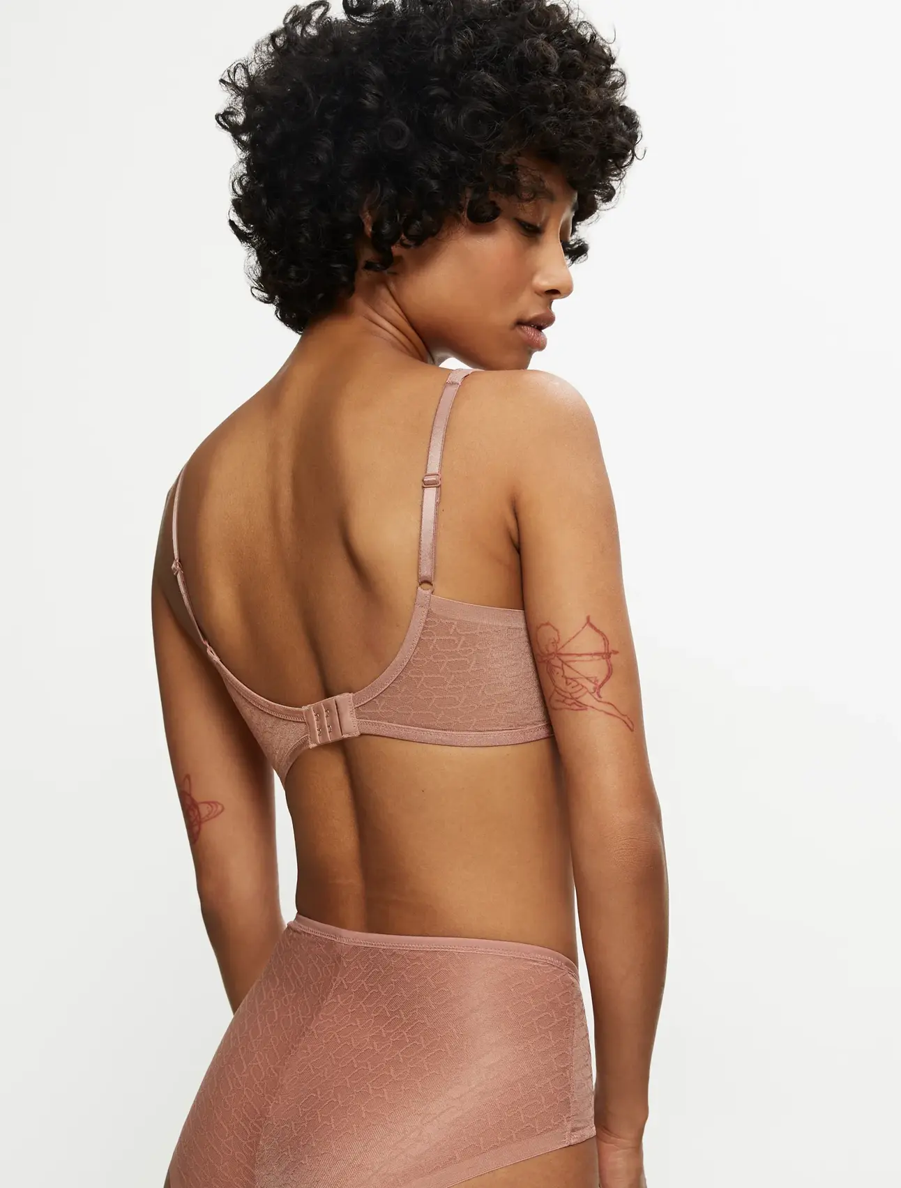 TRIUMPH SIGNATURE SHEER