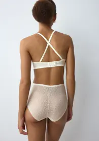 TRIUMPH SIGNATURE SHEER