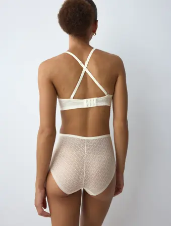 TRIUMPH SIGNATURE SHEER