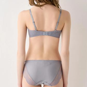 フロラーレ バイ トリンプ017 ブラジャー(パッドなし)【一部カラーSALE】, ブラック, model image number 2