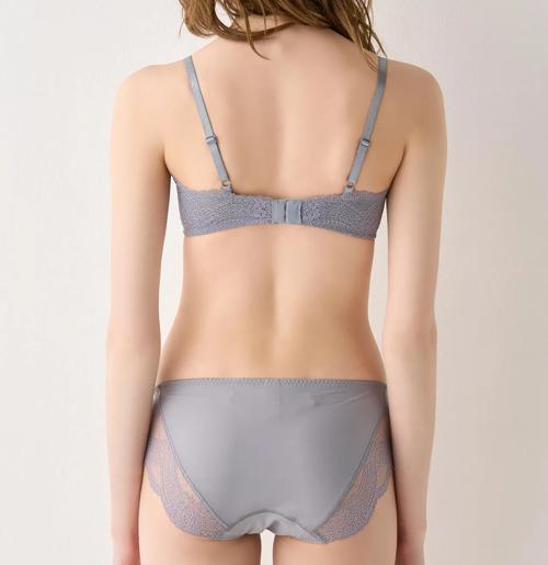 フロラーレ バイ トリンプ017 ブラジャー(パッドなし)【一部カラーSALE】, ブラック, model image number 2