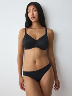 BODY MAKE-UP ESSENTIALS