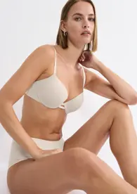 BODY MAKE-UP ILLUSION