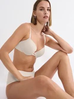 BODY MAKE-UP ILLUSION