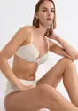 BODY MAKE-UP ILLUSION