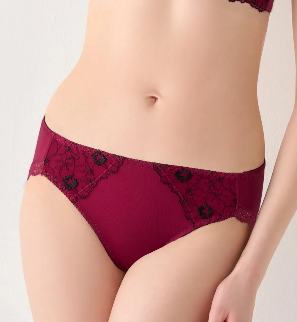 美胸フィットブラ アザレア レギュラーショーツ, レッド, model image number 0