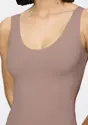 BODY MAKE-UP ILLUSION