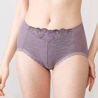 【SALE】天使のブラ 魔法のハリ感606 はきこみ深めショーツ, グレー, model