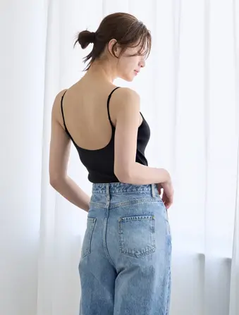 背中見せブラトップ