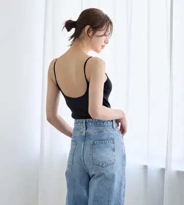 背中見せブラトップ