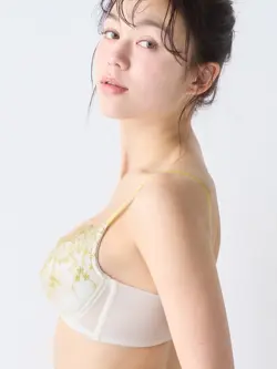 チャーミングラマーノンワイヤー ブラジャー リーフフロー