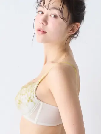 チャーミングラマーノンワイヤー ブラジャー リーフフロー