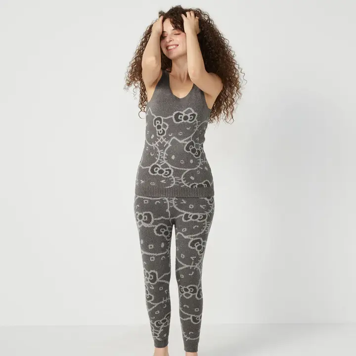 【WEB/アウトレット限定】スロギーG063 ハローキティ 9分丈ニットパンツ, グレー, model image number 1