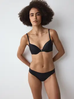 BODY MAKE-UP ESSENTIALS