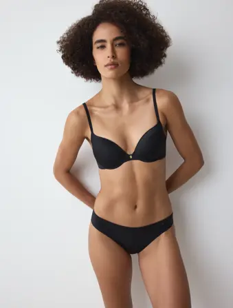 BODY MAKE-UP ESSENTIALS