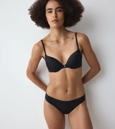 BODY MAKE-UP ESSENTIALS