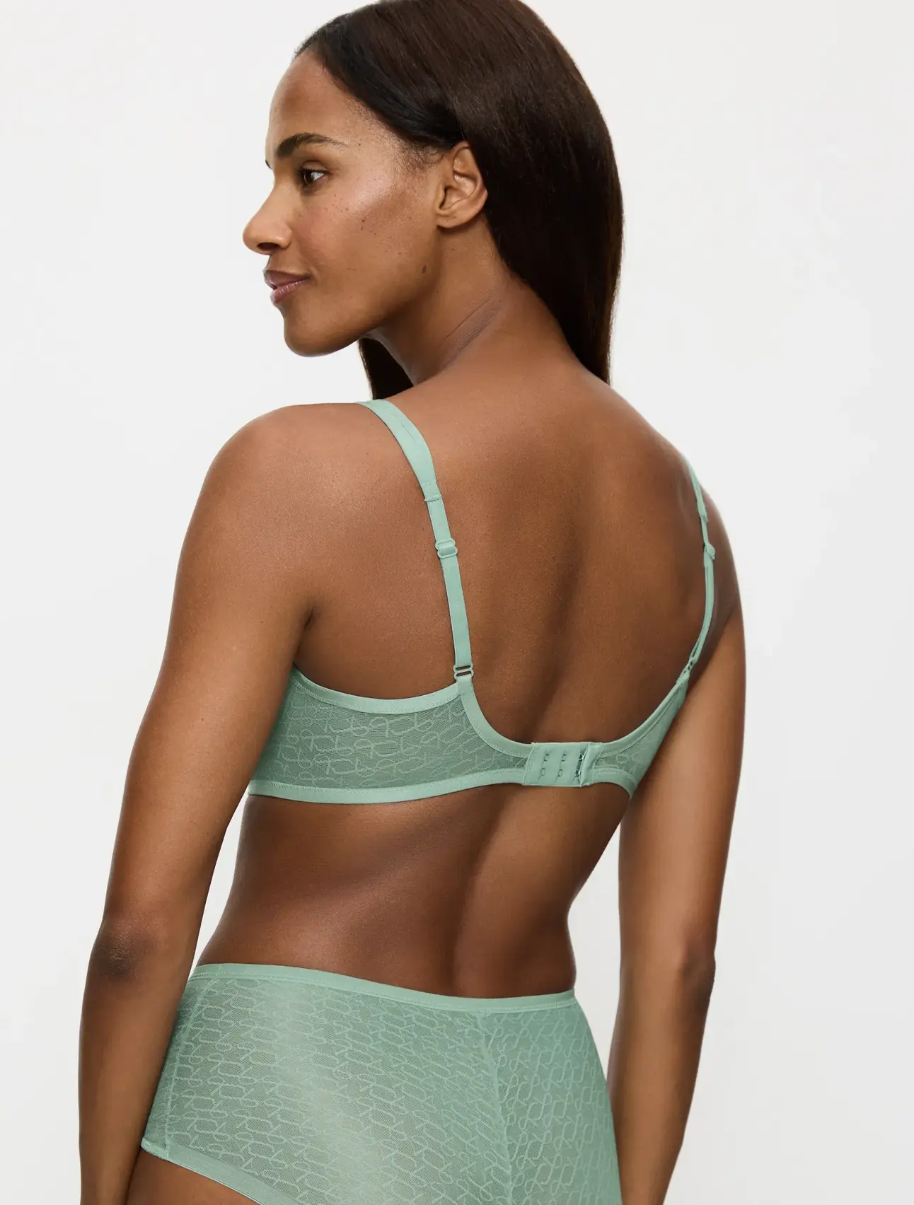 TRIUMPH SIGNATURE SHEER