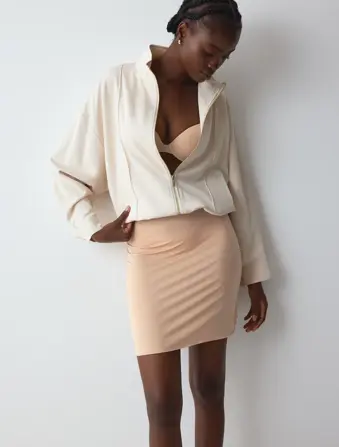 BODY MAKE-UP