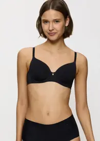 BODY MAKE-UP ESSENTIALS