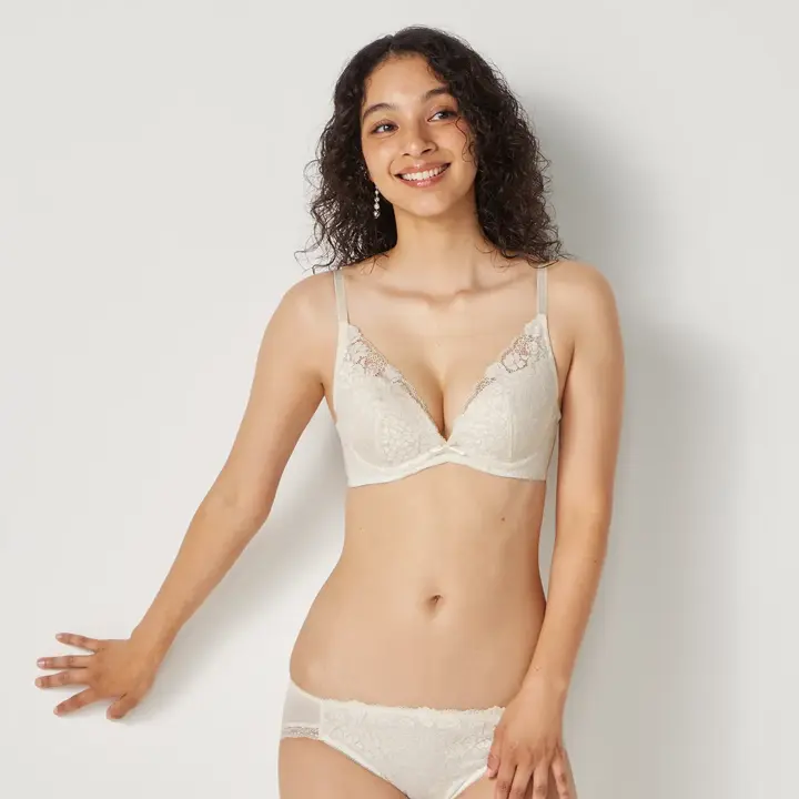 【WEB/アウトレット限定】夢みるブラ DeepV ブラ＆ショーツセット スウィンギングブーケ【一部カラーSALE】, ホワイト, model image number 2