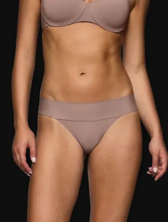 BODY MAKE-UP ILLUSION