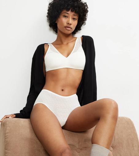 TRIUMPH SIGNATURE SHEER BEIGE