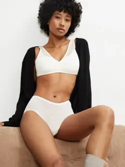 TRIUMPH SIGNATURE SHEER