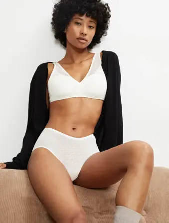 TRIUMPH SIGNATURE SHEER