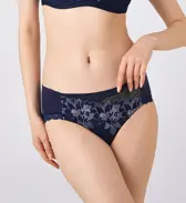 小さくしたいブラ 揺れずにキープ625 レギュラーショーツ, ブルー, model image number 0