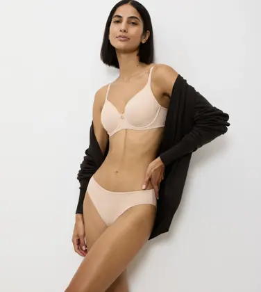 BODY MAKE-UP ESSENTIALS